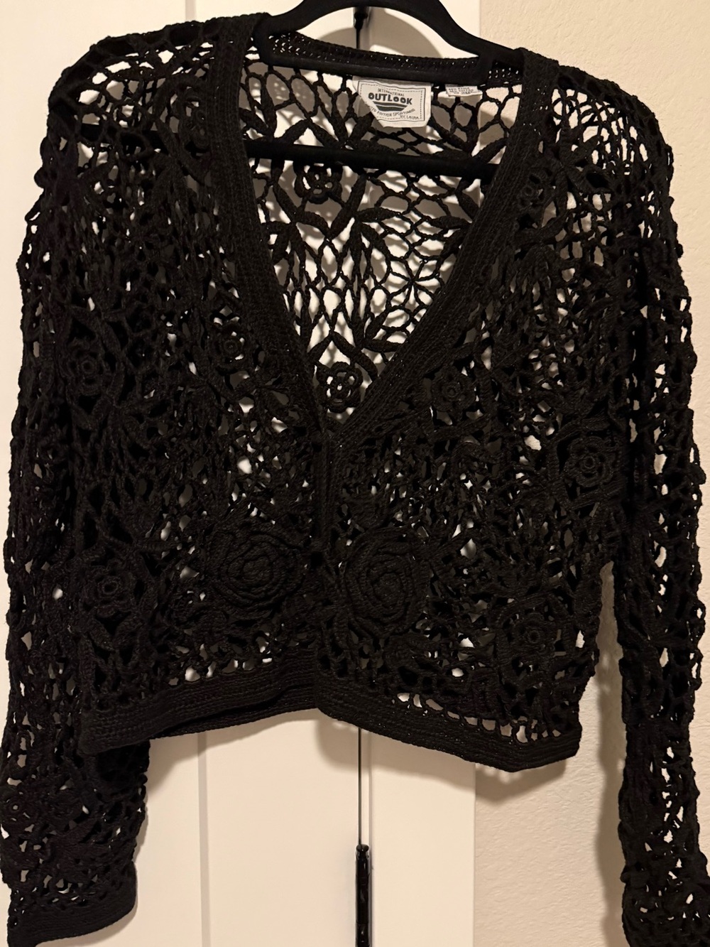 Vintage International Outlook Black Floral Crochet Shrug Bolero Knit